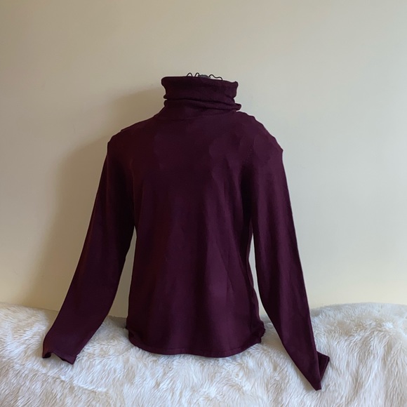 T Tahari Long Sleeve Turtleneck Sweater Size L Burgundy Wine Grape - Picture 4 of 9